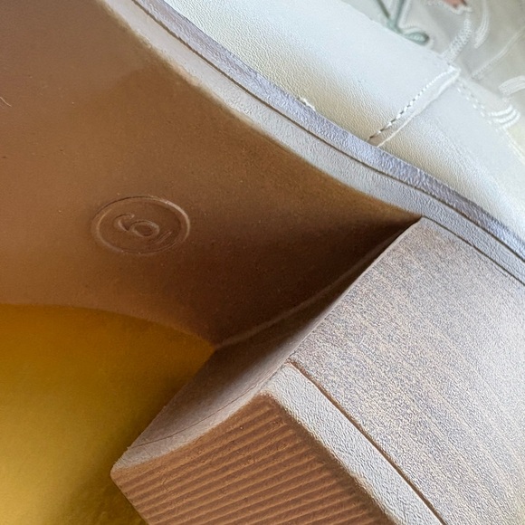 White Western Boots with Memory Foam - Picture 2 of 5